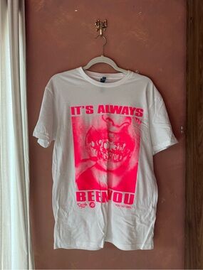 Men's White Short-Sleeve Graphic Tee with Neon Pink Print